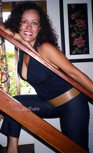 Date this nice looking Brazil girl Andrea from PORTO B9226