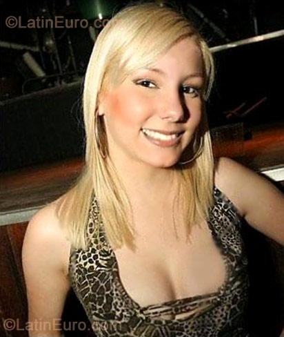 Date this foxy Brazil girl Camila from Curitiba B-122