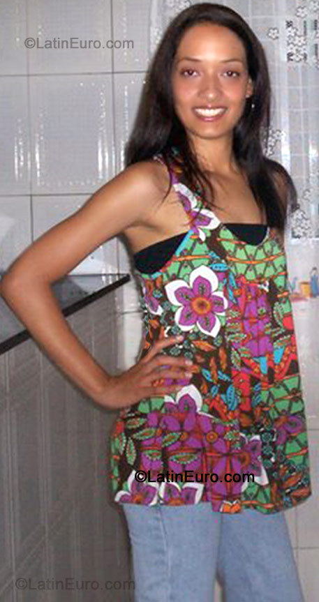 Date this hot Brazil girl Fernanda- from Sao Paulo B-124