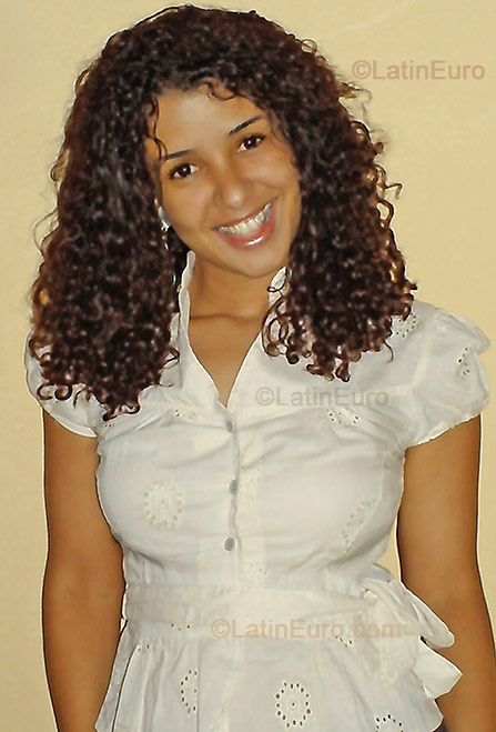 Date this nice looking Brazil girl Leila from Rio de Janeiro B-150
