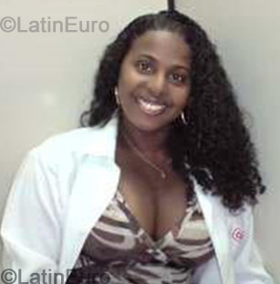 Date this athletic Brazil girl Ilzalee from Sao Jose Dos Pinhais B-172