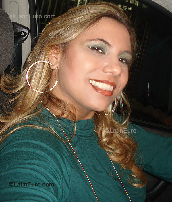 Date this pretty Brazil girl Cristiana from Mogi Guacu B-236