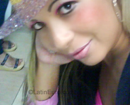 Date this attractive Brazil girl Daniele from  B-259