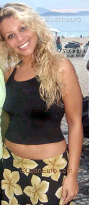 Date this tall Brazil girl Andreza from  B-272