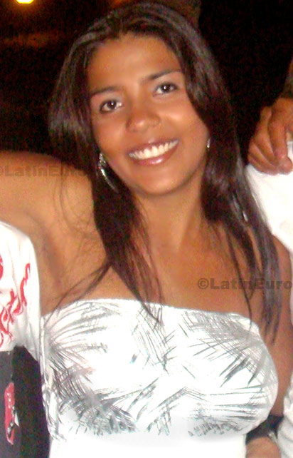 Date this georgeous Brazil girl Fernanda from Montes Claros B-79