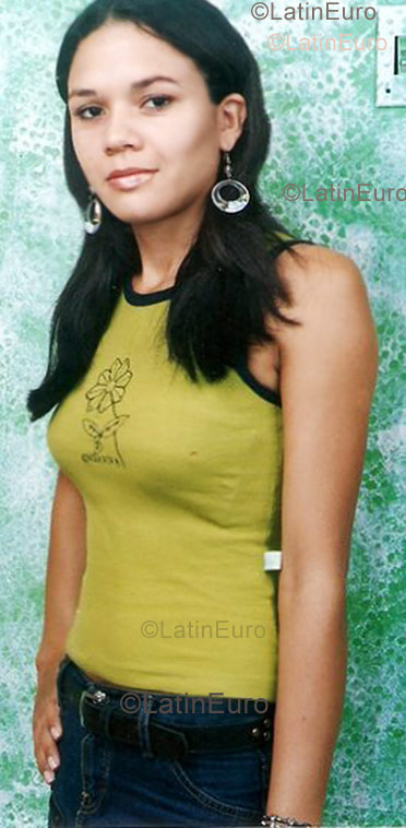 Date this lovely Brazil girl B1012 from Araguaina B1012