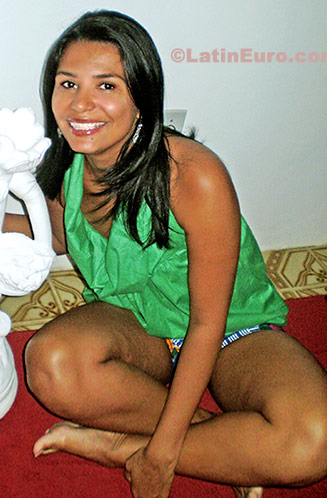 Date this lovely Brazil girl Kellen from Salvador B103