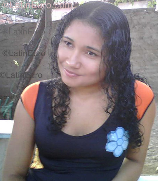 Date this nice looking Brazil girl Neidianne from Teresina B1112