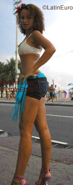 Date this georgeous Brazil girl Fernanda from Rio De Janeiro B1152
