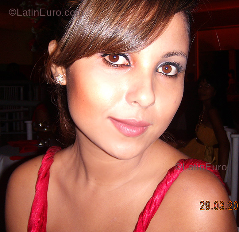 Date this charming Brazil girl Juliana from Goiania B1286