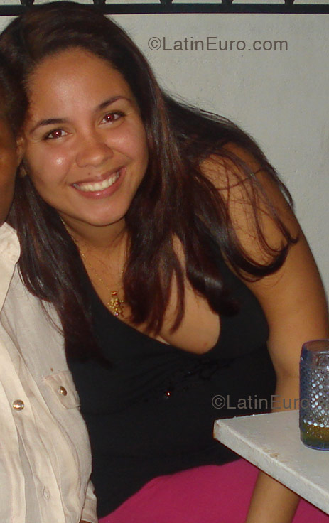 Date this attractive Brazil girl Ana from Rio de Janeiro B1349