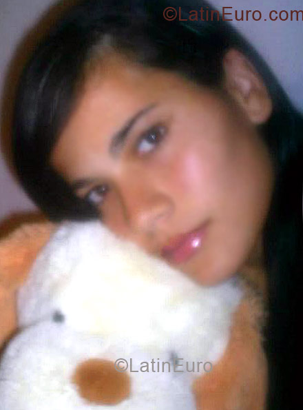 Date this attractive Brazil girl Carina from Ferraz De Vasconcelos B1355