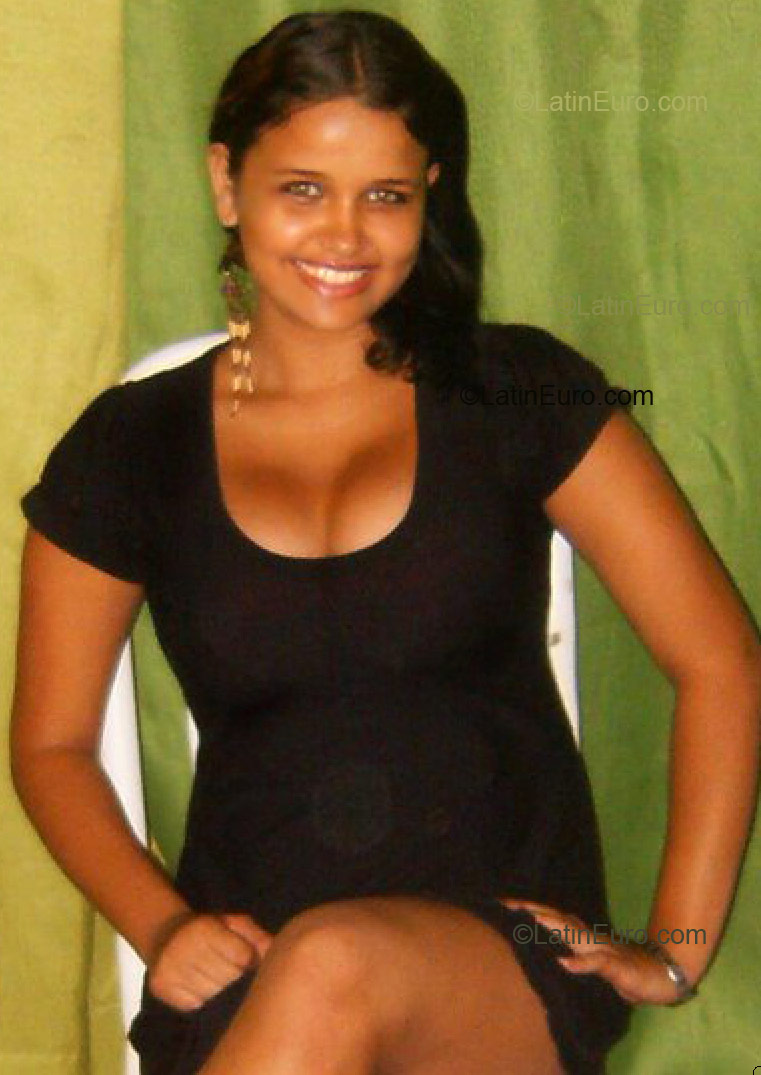 Date this nice looking Brazil girl Melissa from Cuiaba B1370
