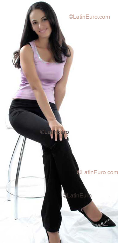 Date this attractive Brazil girl Edvania from Palmas B1419