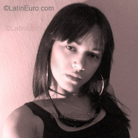 Date this hard body Brazil girl Debora from Pesqueira B1441