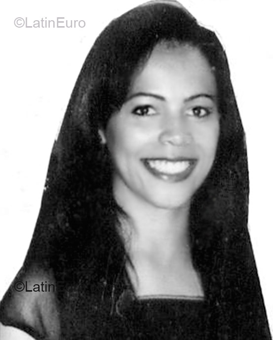 Date this attractive Brazil girl Diva from Brasilia B1477