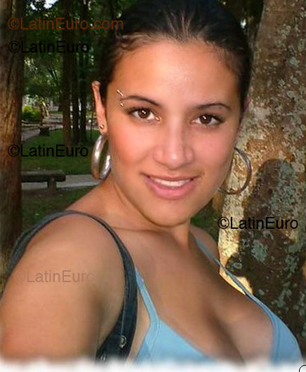 Date this good-looking Brazil girl Celina from Pindamonhagaba B1556