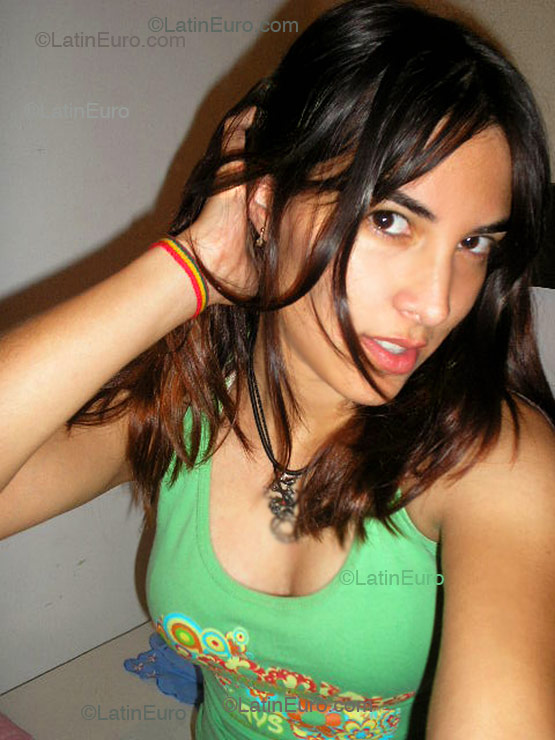 Date this charming Brazil girl Vanessa from Curitiba B1560