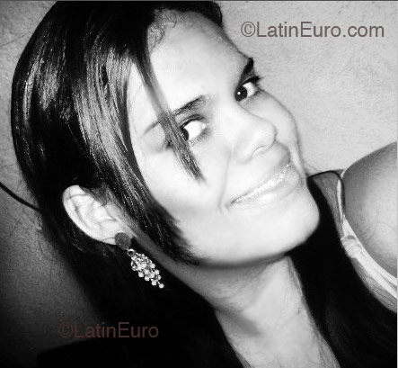 Date this delightful Brazil girl Kelly from Cuiaba B1570