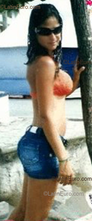 Date this cute Brazil girl Erika from Mantena B1573