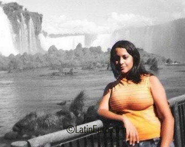 Date this foxy Brazil girl Tathyane from Foz do Iguacu B1646
