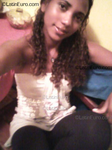 Date this attractive Brazil girl Raquel from Hortolandia B1667