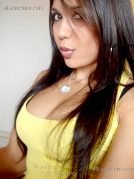 Date this sensual Brazil girl Raphaella from Rio de Janeiro B1676