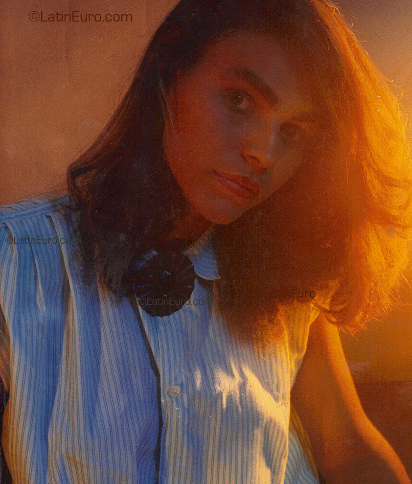 Date this good-looking Brazil girl Carla from Imperatriz B1743