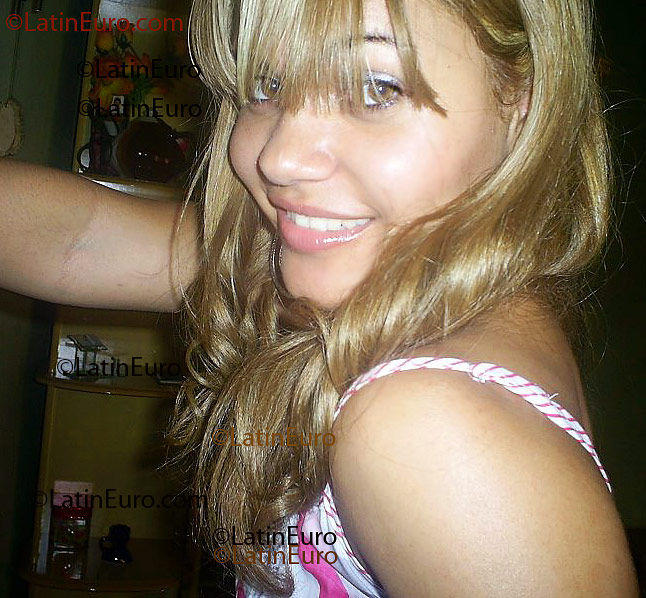 Date this good-looking Brazil girl Ludmilla from Goiania B1776