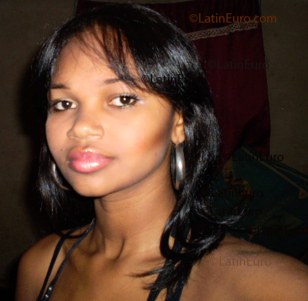 Date this gorgeous Brazil girl Nayana from  B1796