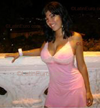 Date this good-looking Brazil girl Elisabeth from Salvador B1860