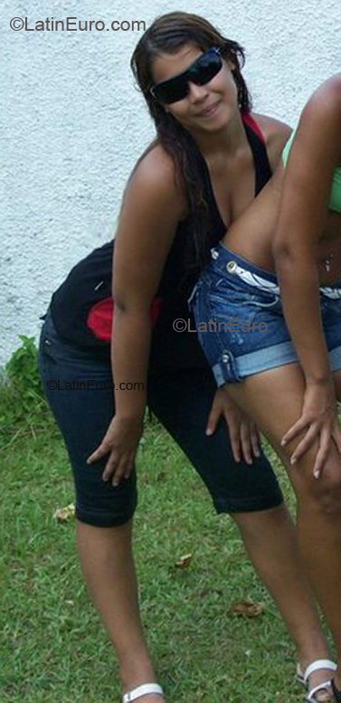 Date this pretty Brazil girl Sheyline from Rio de Janeiro B1923