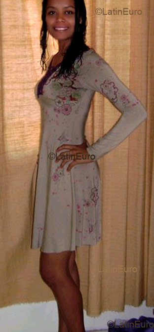 Date this gorgeous Brazil girl Kenia from  B1945