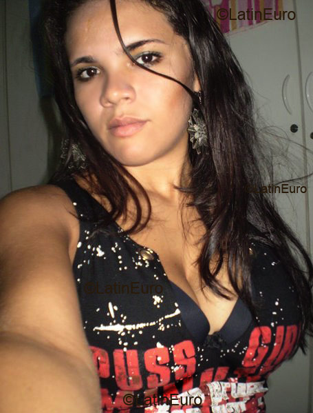 Date this happy Brazil girl Cinthia from Fortaleza B1989