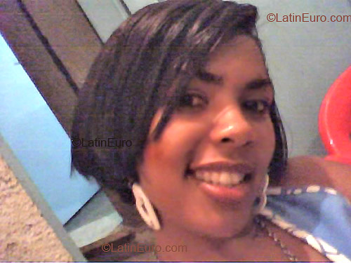 Date this good-looking Brazil girl Cassia from Quatis B2015