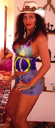 Date this good-looking Brazil girl Cristina from Rio De Janeiro B2030