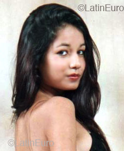 Date this good-looking Brazil girl Elayne from  B2034