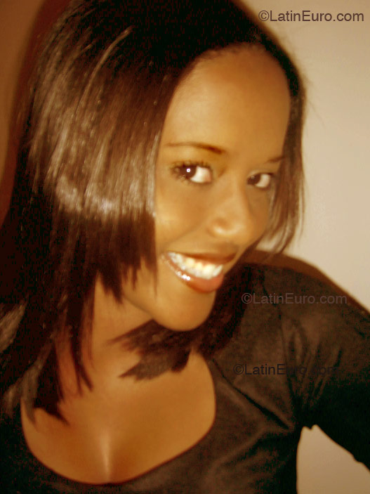 Date this good-looking Brazil girl Taina from Serra B2057