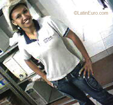 Date this happy Brazil girl Viviane from Belo Horizonte B2108