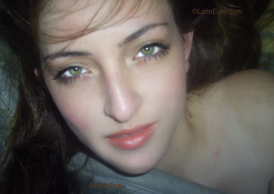 Date this passionate Brazil girl Aline from  B2167