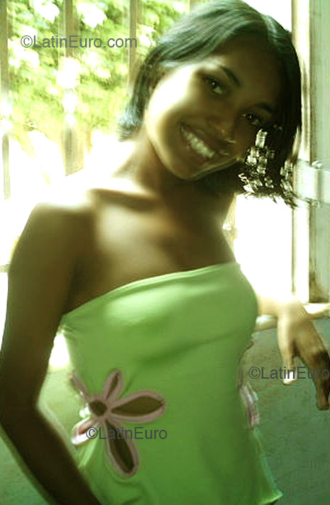 Date this stunning Brazil girl Ana from Sao Luis B2170