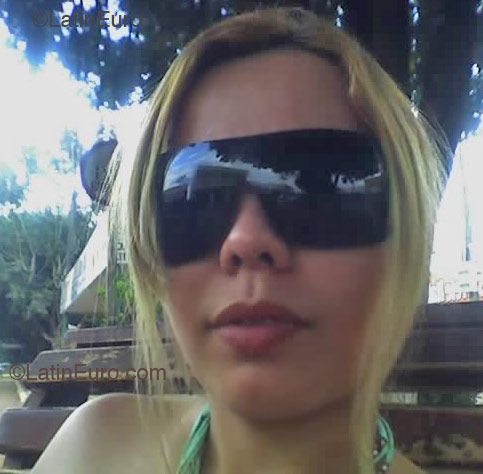 Date this tall Brazil girl Kelly from  B2200