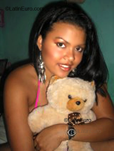 Date this nice looking Brazil girl Monica from Fortaleza B2209