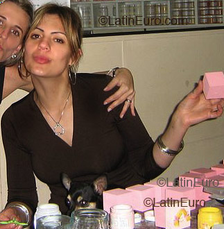 Date this georgeous Brazil girl Taci from CURITIBA B2279