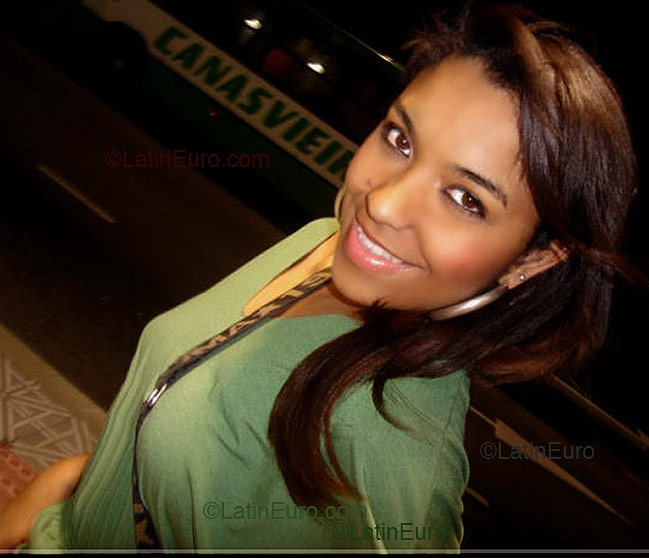 Date this pretty Brazil girl Ana from Florianopolis B2299