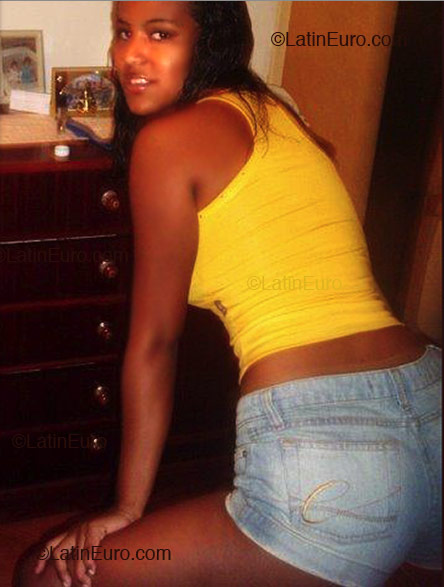 Date this delightful Brazil girl Alline from RIO DE JANEIRO B2347