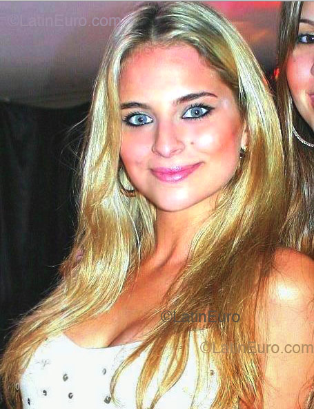 Date this stunning Brazil girl Kethy from Curitiba B2387