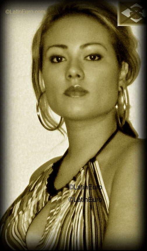 Date this passionate Brazil girl Carolina from Santos B1596