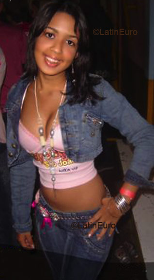 Date this voluptuous Brazil girl Kelly from Salvador  B2474