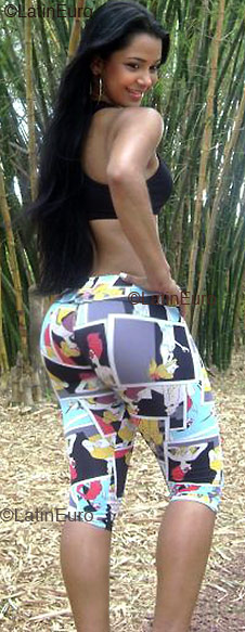 Date this voluptuous Brazil girl Paola from Salvador B2488